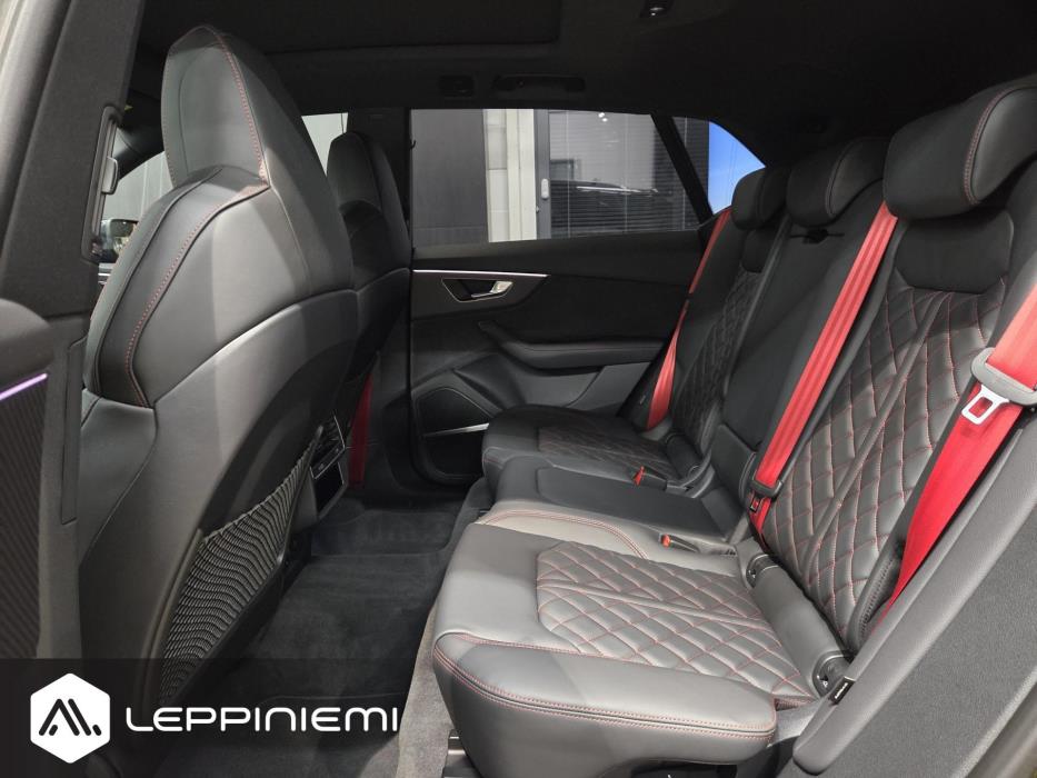 AUDI Q8 2025