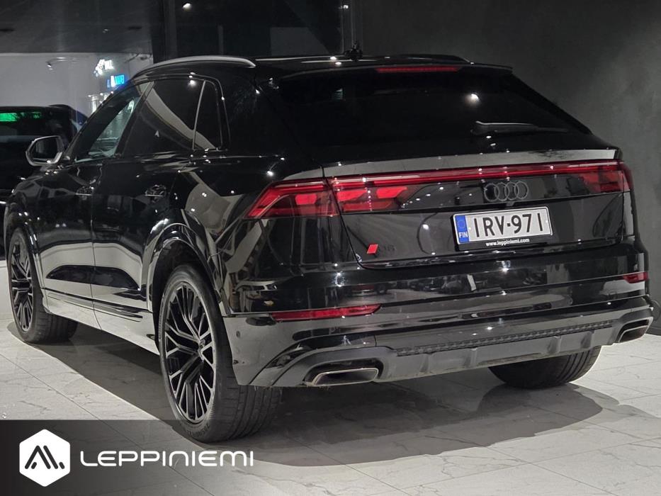 AUDI Q8 2025
