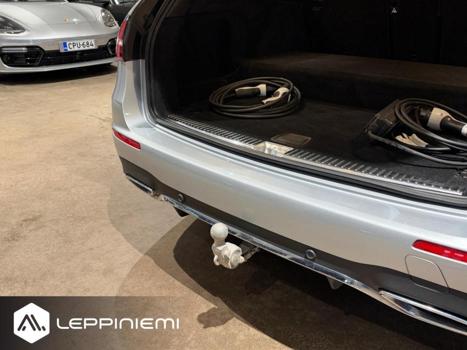 MERCEDES-BENZ E 2022