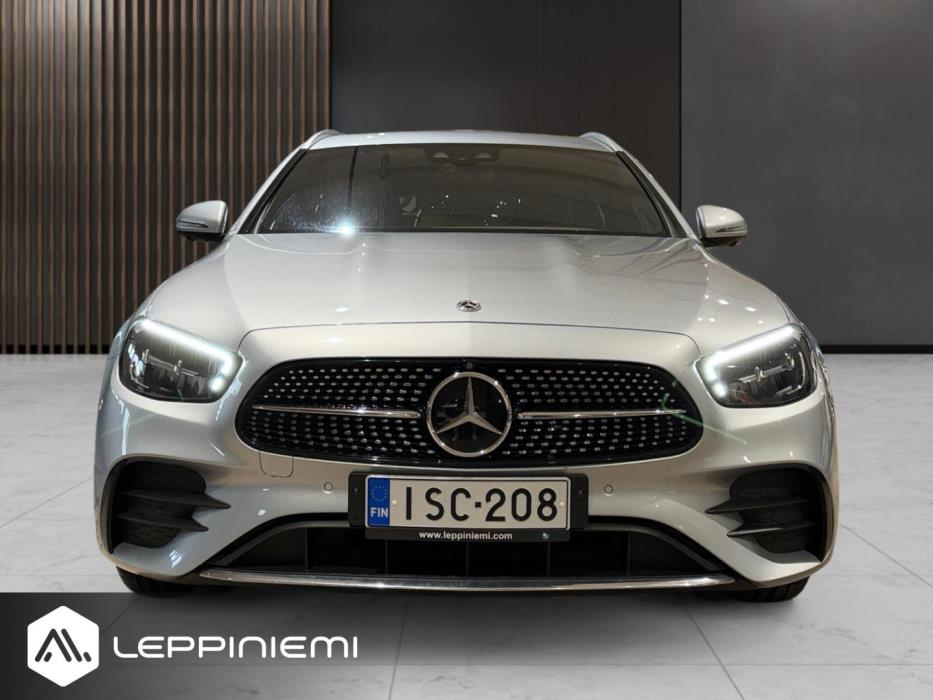 MERCEDES-BENZ E 2022