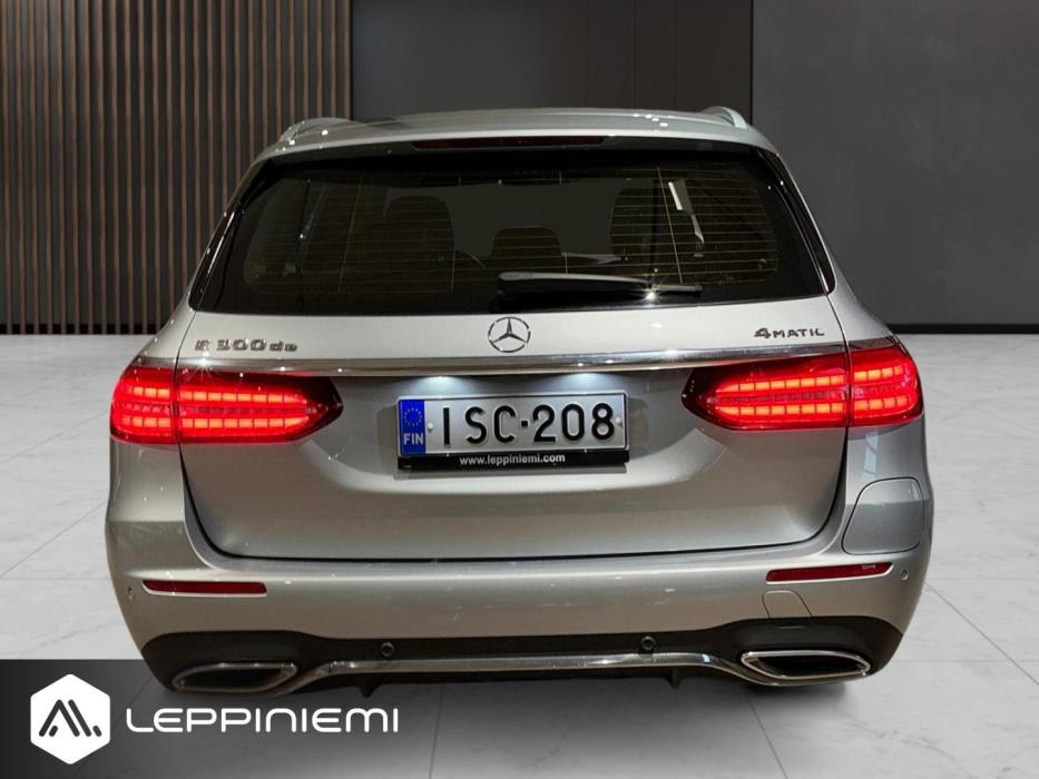 MERCEDES-BENZ E 2022