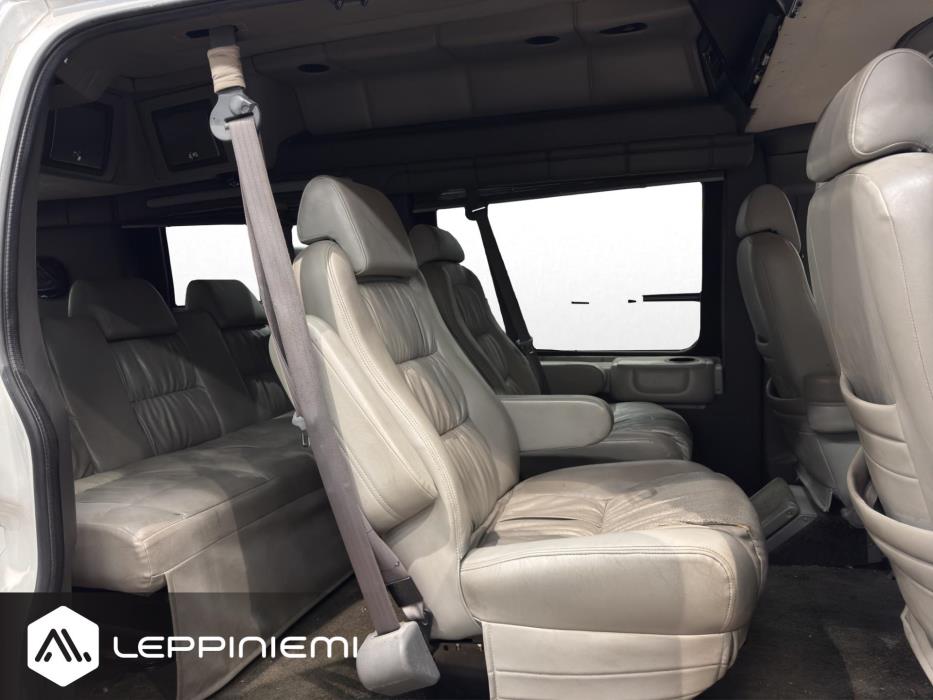 CHEVROLET Chevy Van 2006