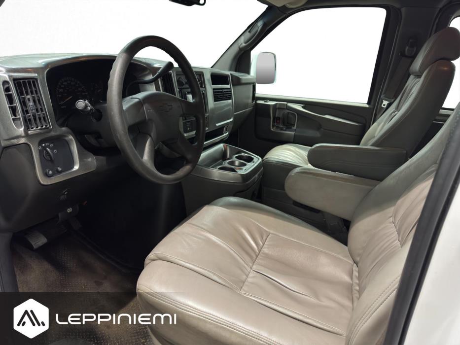 CHEVROLET Chevy Van 2006