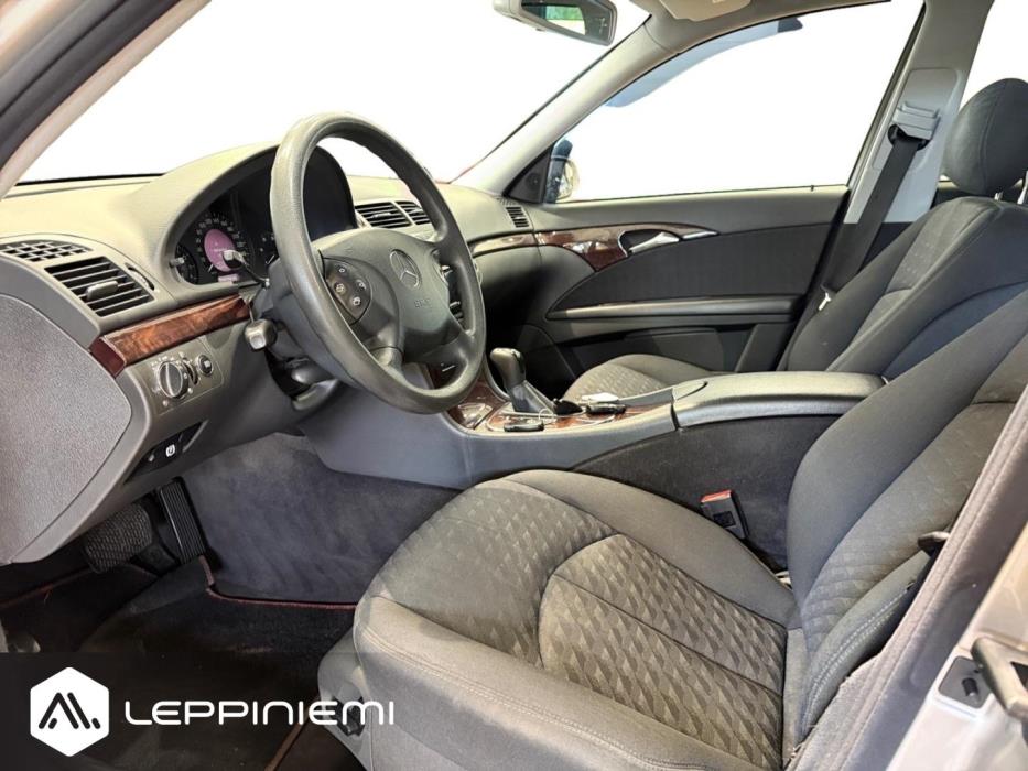 MERCEDES-BENZ E 2004
