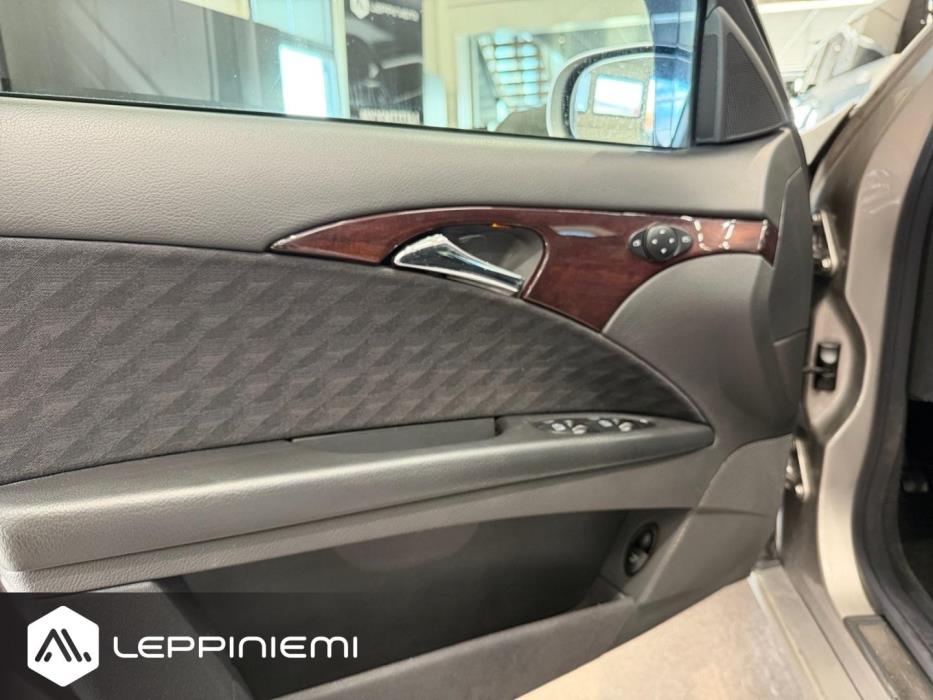 MERCEDES-BENZ E 2004