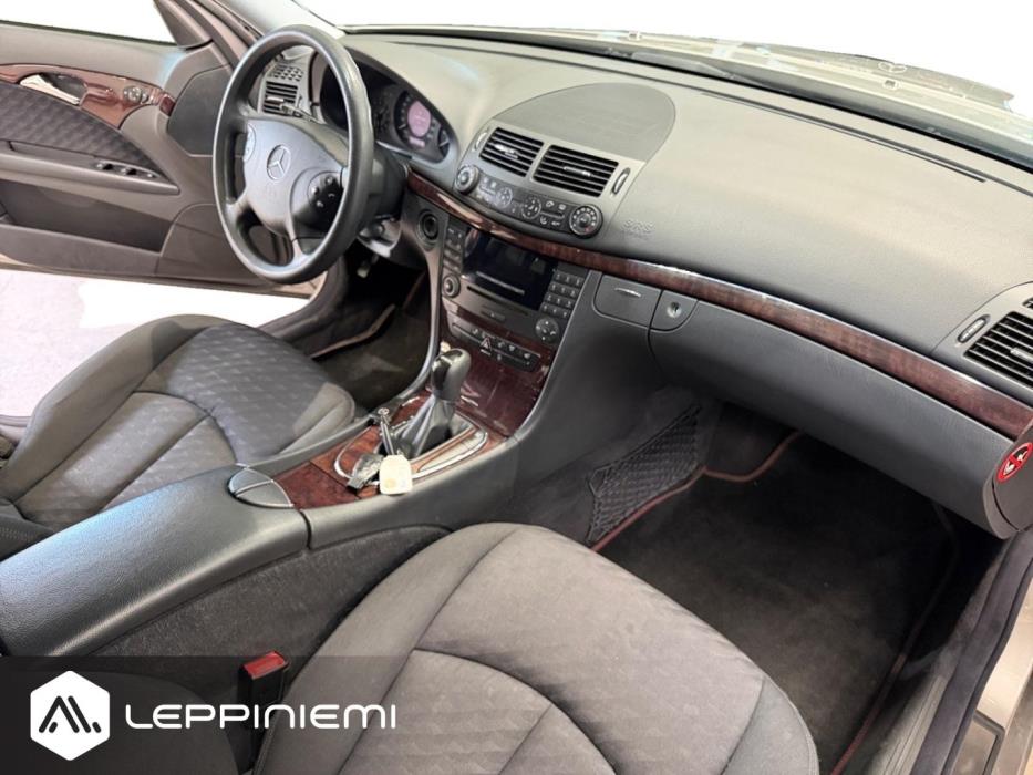 MERCEDES-BENZ E 2004