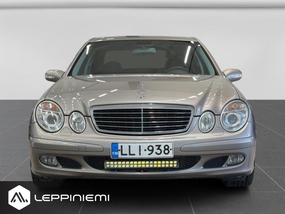 MERCEDES-BENZ E 2004