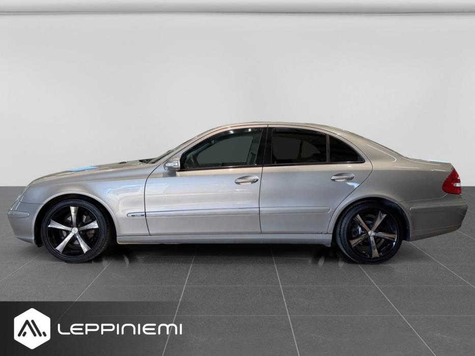 MERCEDES-BENZ E 2004
