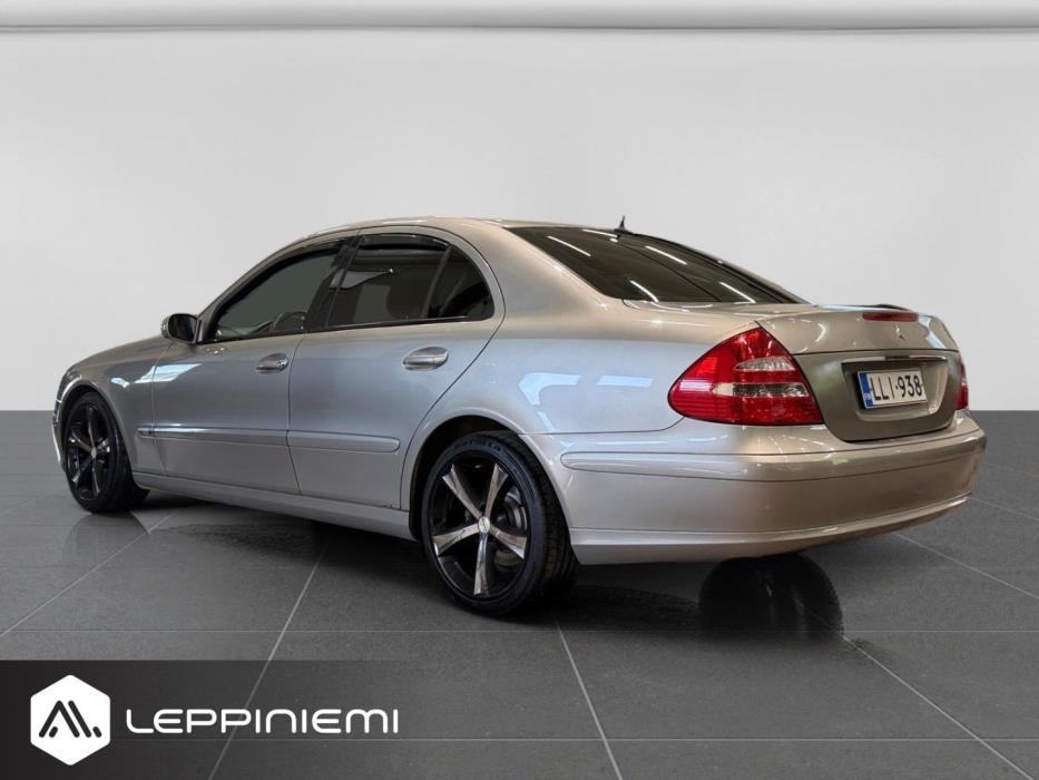 MERCEDES-BENZ E 2004