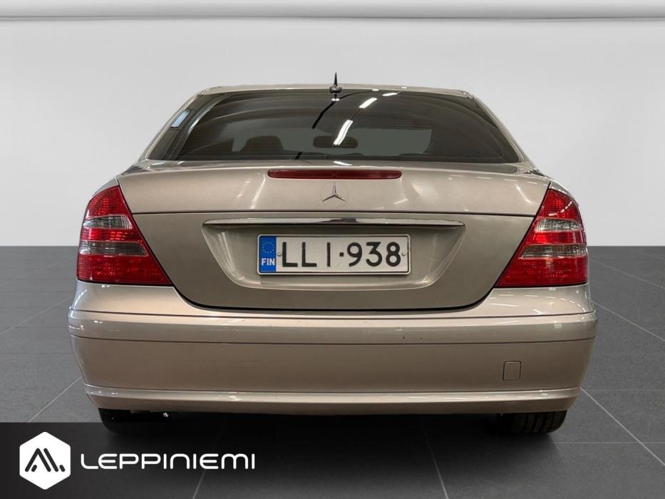 MERCEDES-BENZ E 2004
