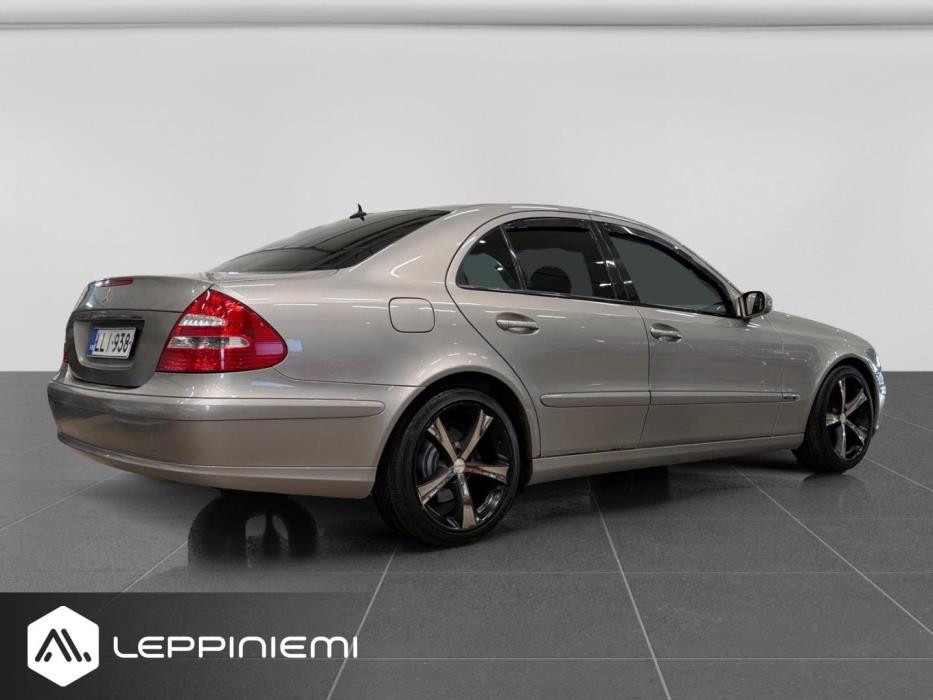 MERCEDES-BENZ E 2004