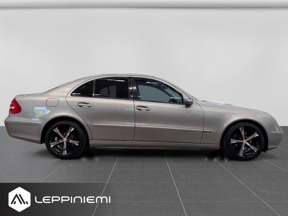 MERCEDES-BENZ E 2004