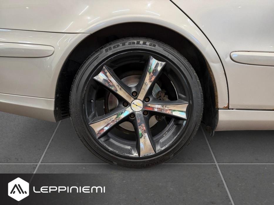 MERCEDES-BENZ E 2004