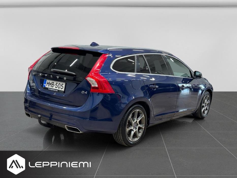 VOLVO V60 2015