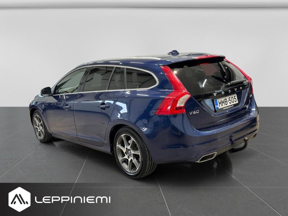 VOLVO V60 2015