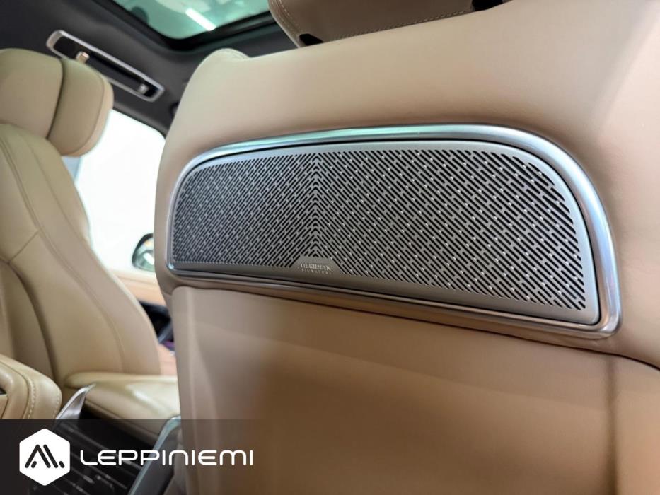 LAND ROVER Range Rover 2023