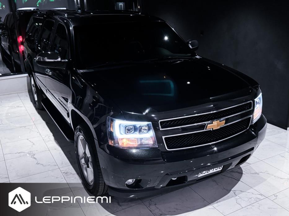 CHEVROLET Suburban 2011