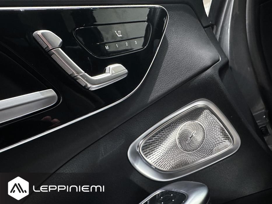 MERCEDES-BENZ C 2024