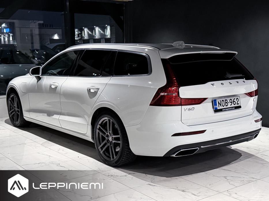 VOLVO V60 2022