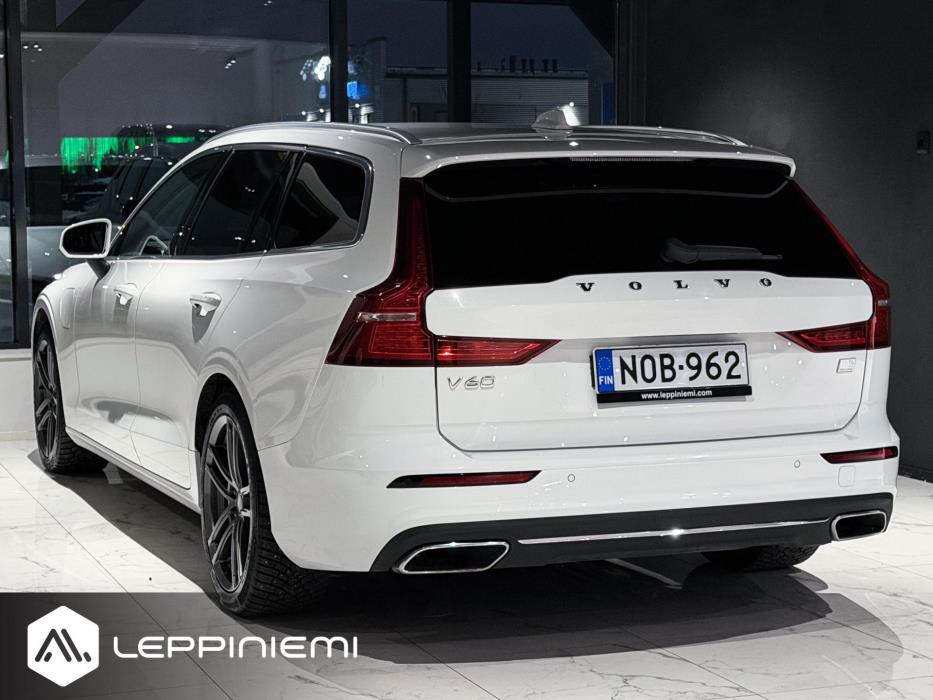 VOLVO V60 2022