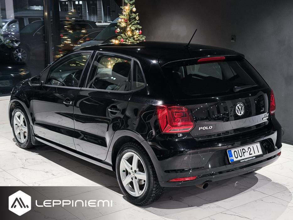 VOLKSWAGEN Polo 2015