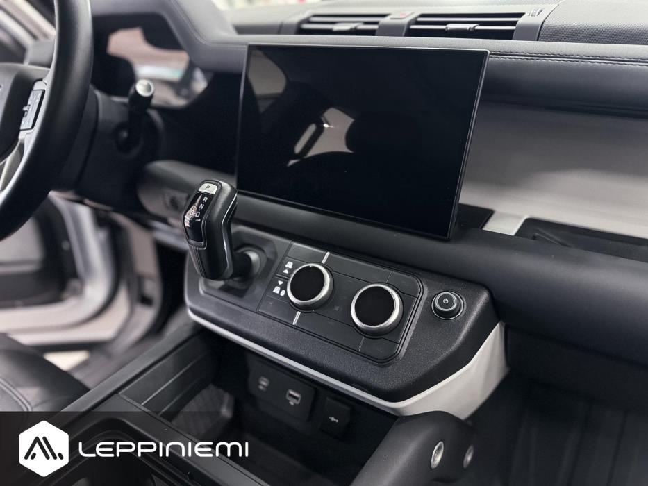 LAND ROVER Defender 2023