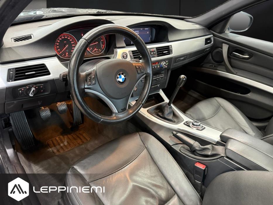 BMW 330 2009