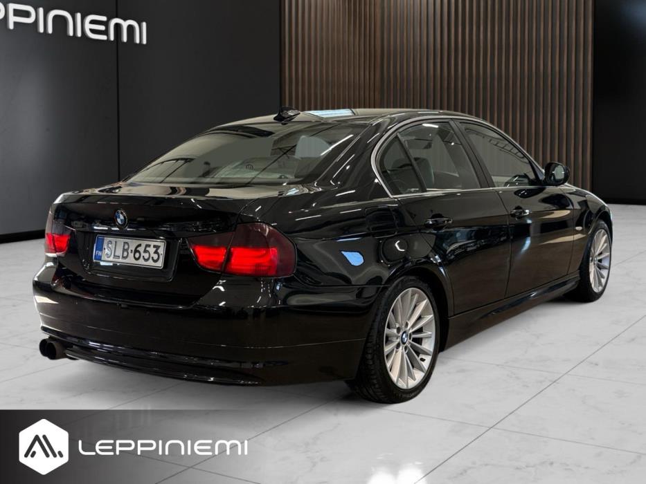 BMW 330 2009
