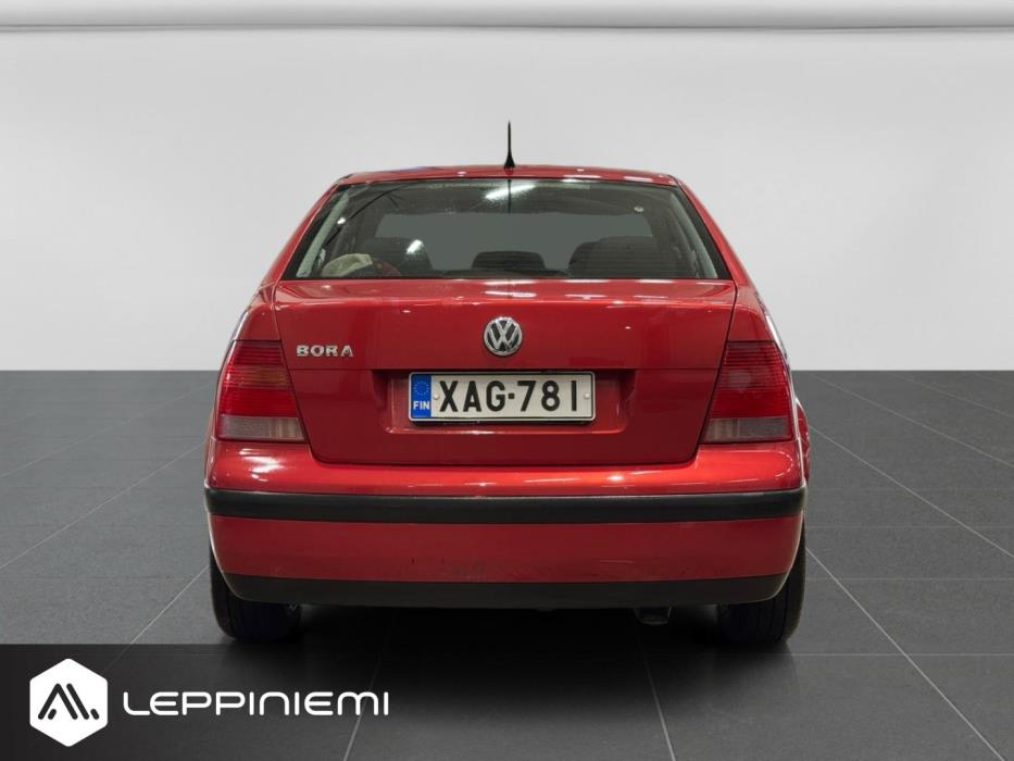 VOLKSWAGEN Bora 2004