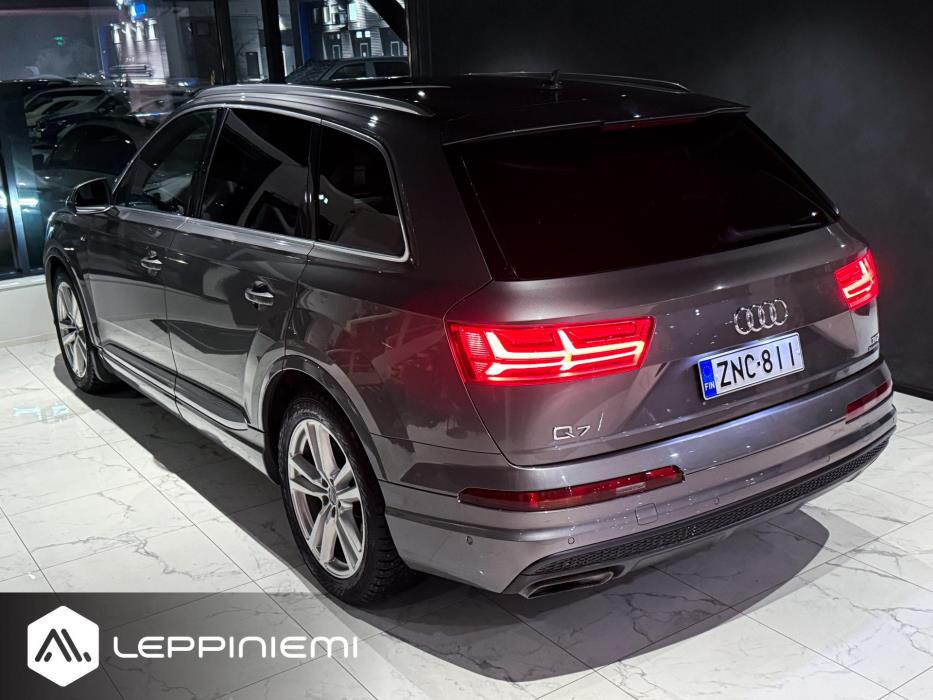 AUDI Q7 2016