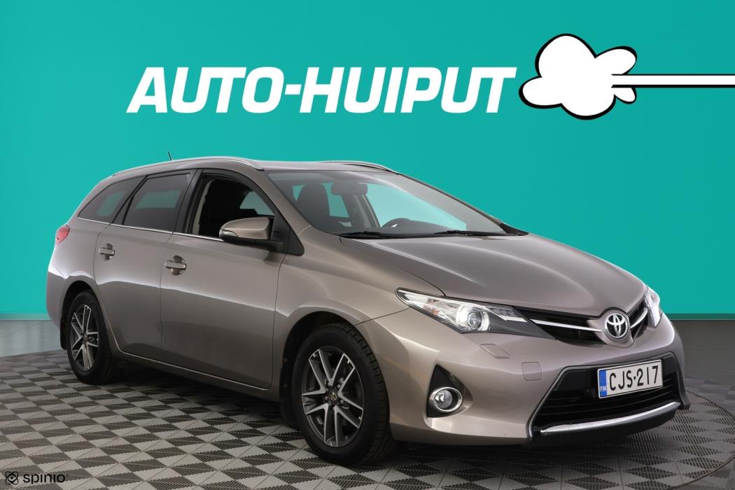 TOYOTA Auris 2015