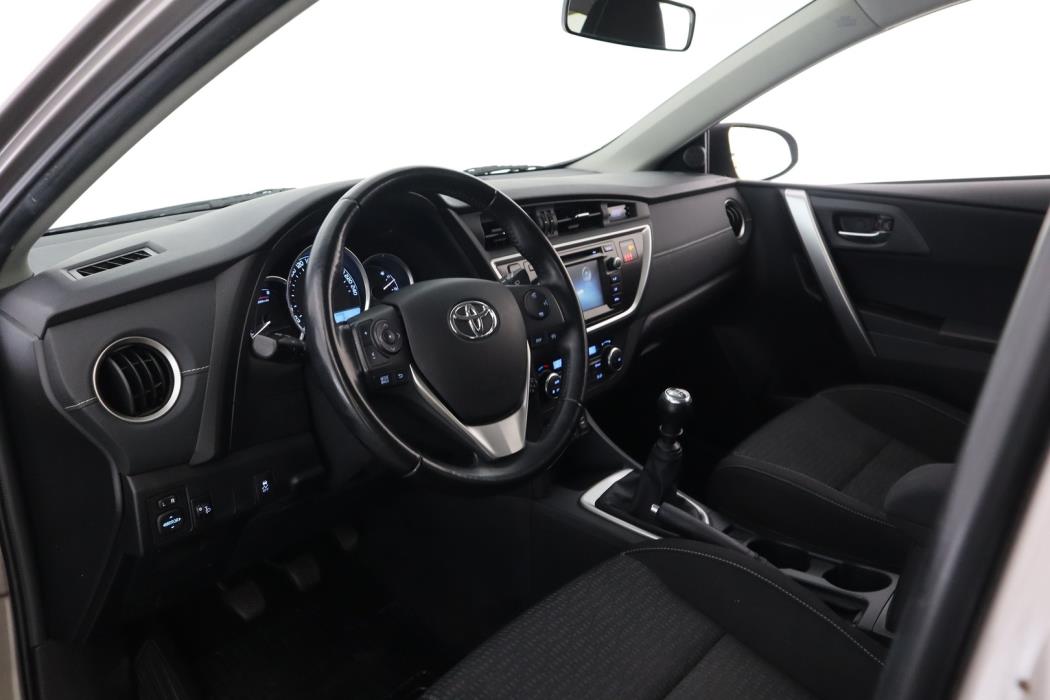 TOYOTA Auris 2015