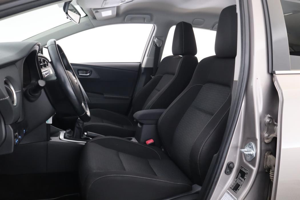 TOYOTA Auris 2015