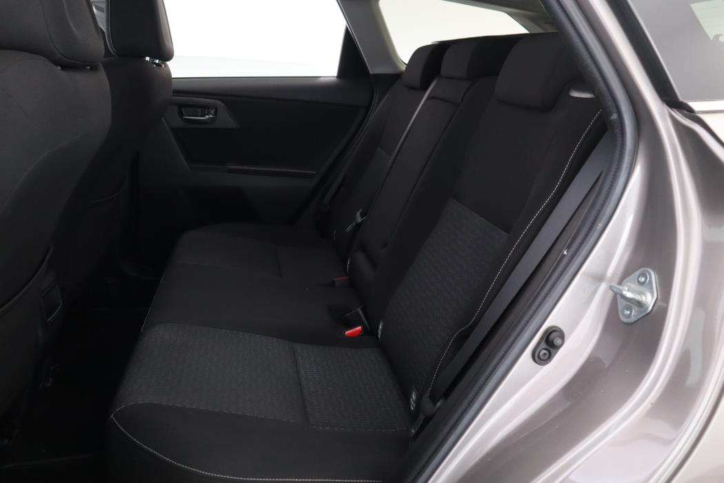 TOYOTA Auris 2015