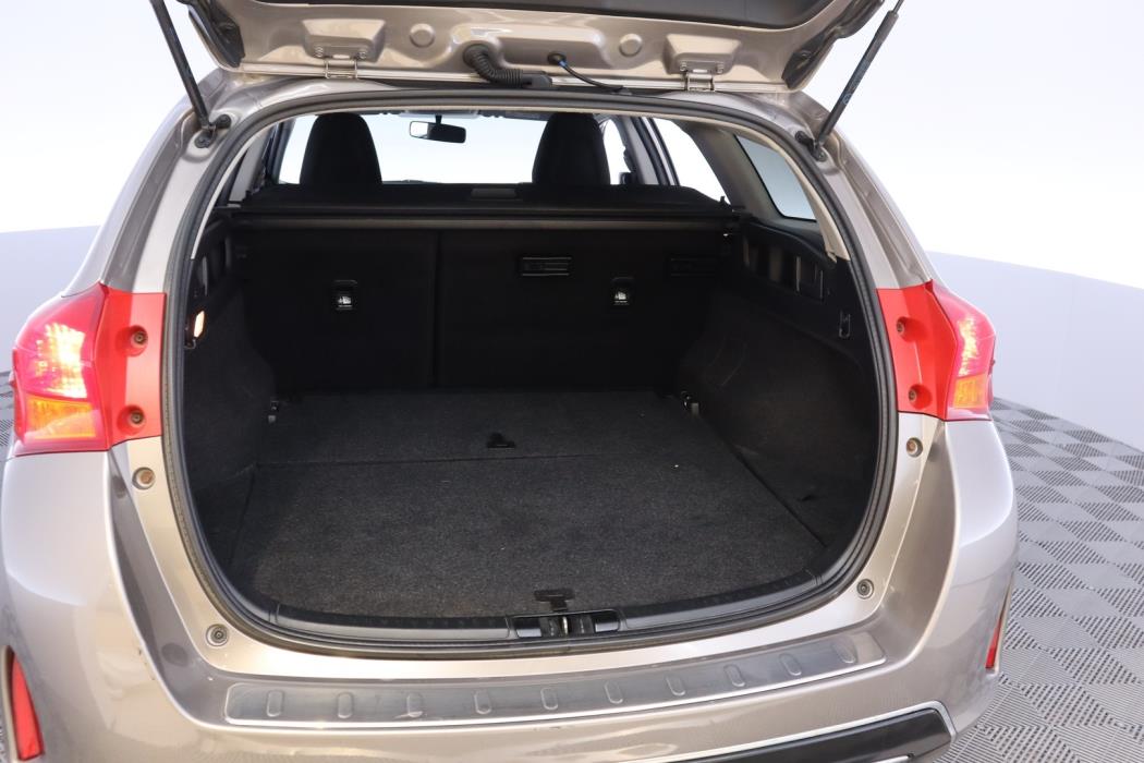 TOYOTA Auris 2015