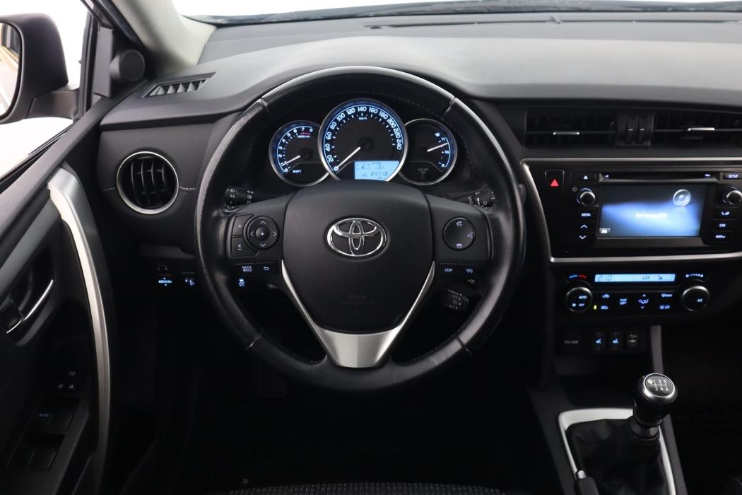 TOYOTA Auris 2015