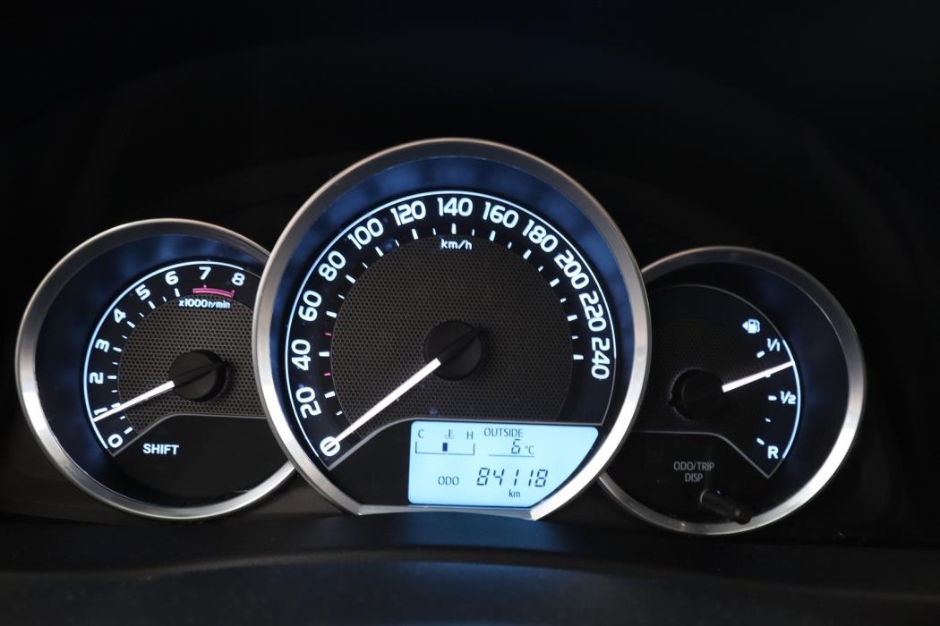 TOYOTA Auris 2015
