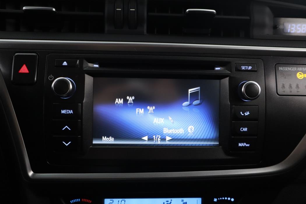 TOYOTA Auris 2015