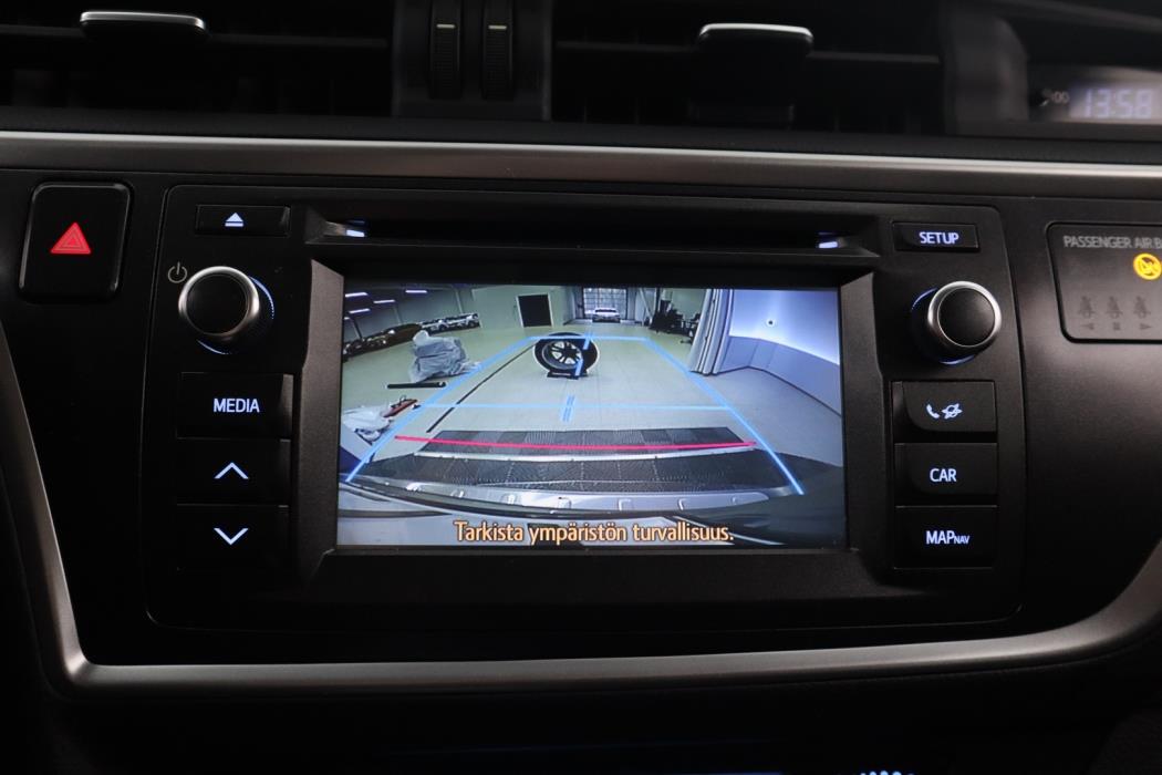 TOYOTA Auris 2015
