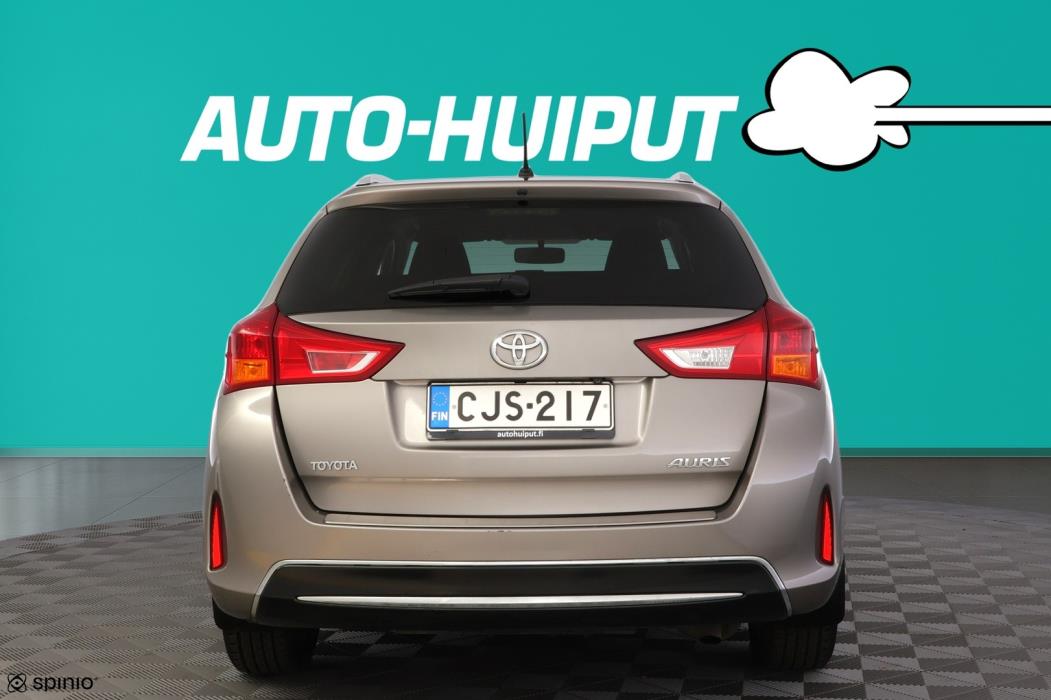 TOYOTA Auris 2015