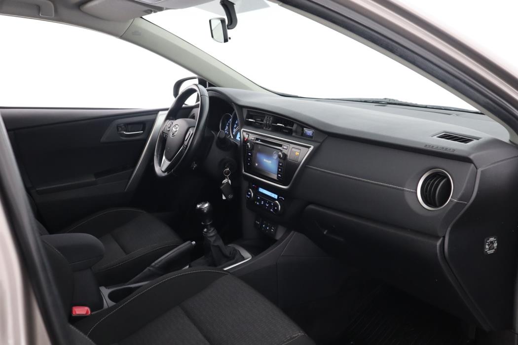 TOYOTA Auris 2015