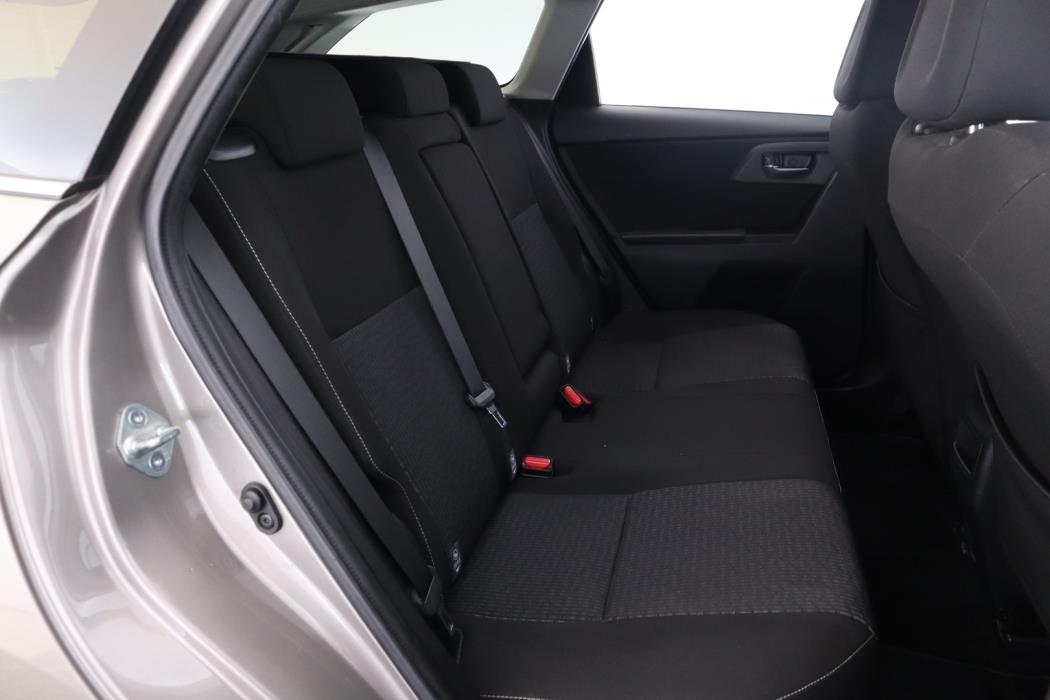 TOYOTA Auris 2015