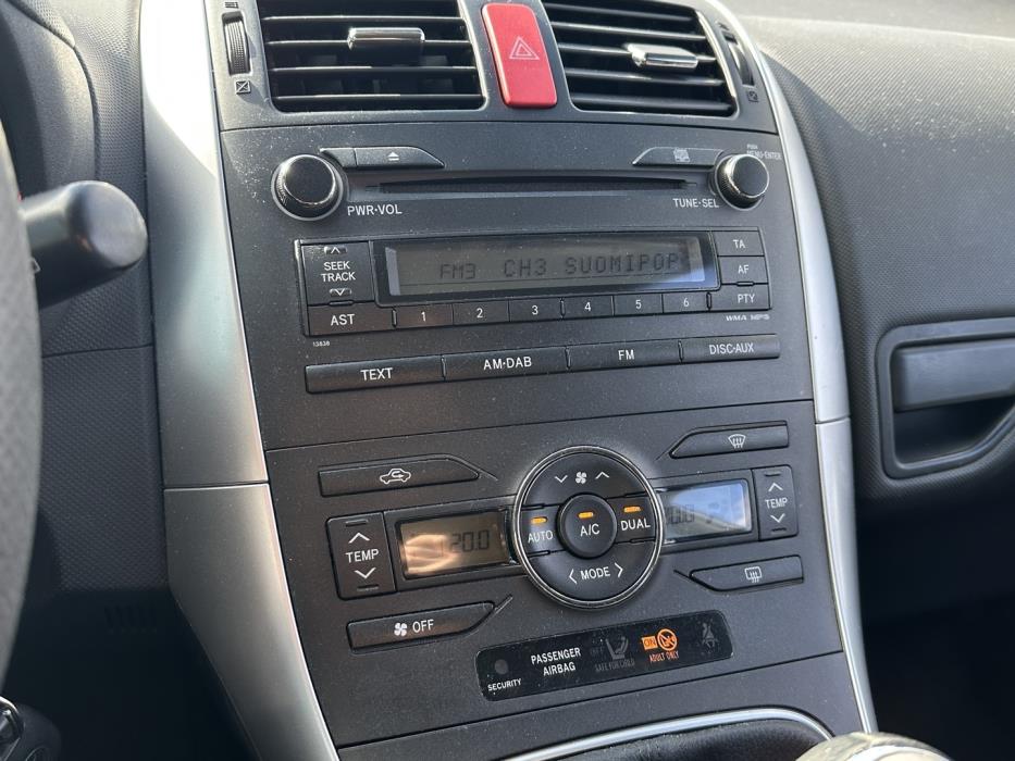 TOYOTA Auris 2012