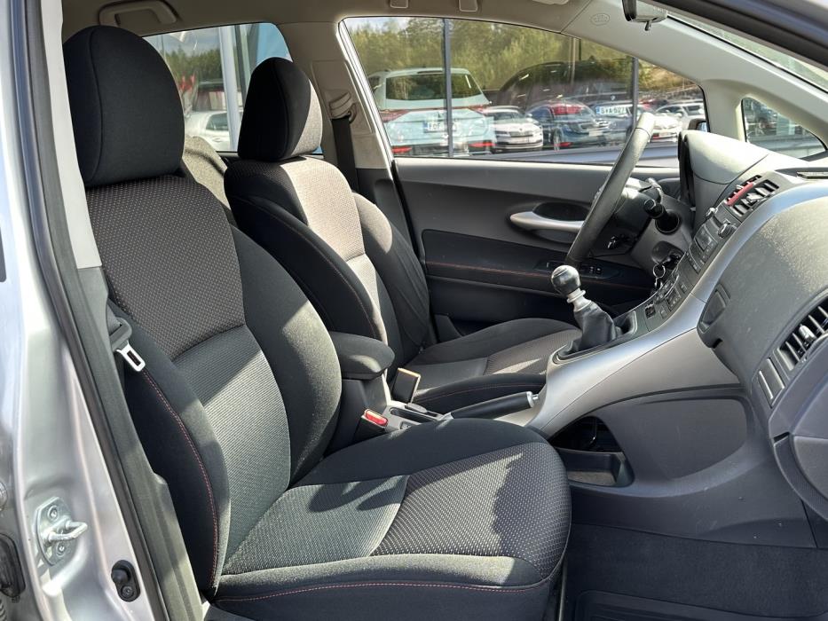 TOYOTA Auris 2012