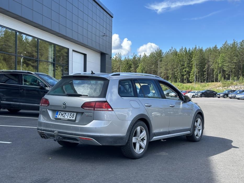VOLKSWAGEN Golf 2018