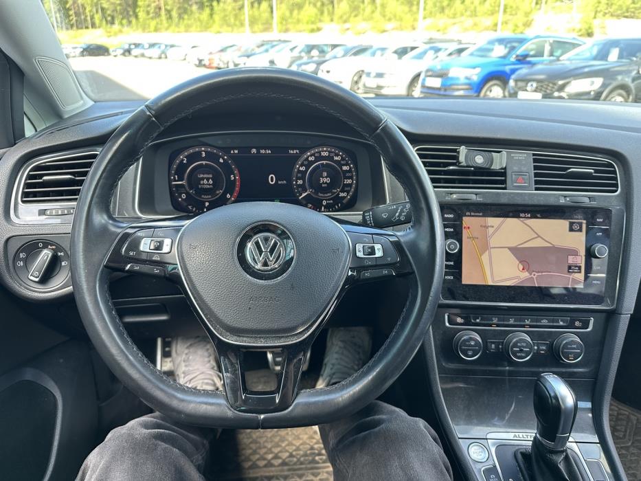 VOLKSWAGEN Golf 2018