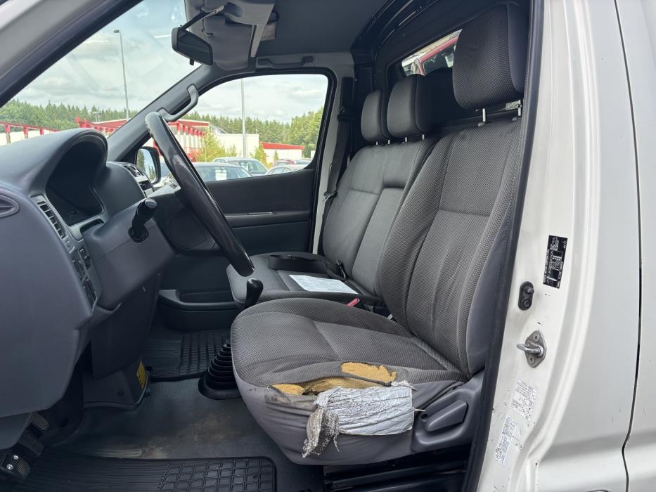 TOYOTA Hiace 2011