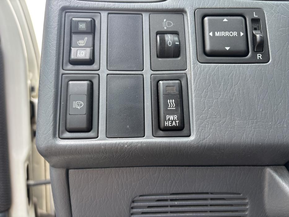 TOYOTA Hiace 2011