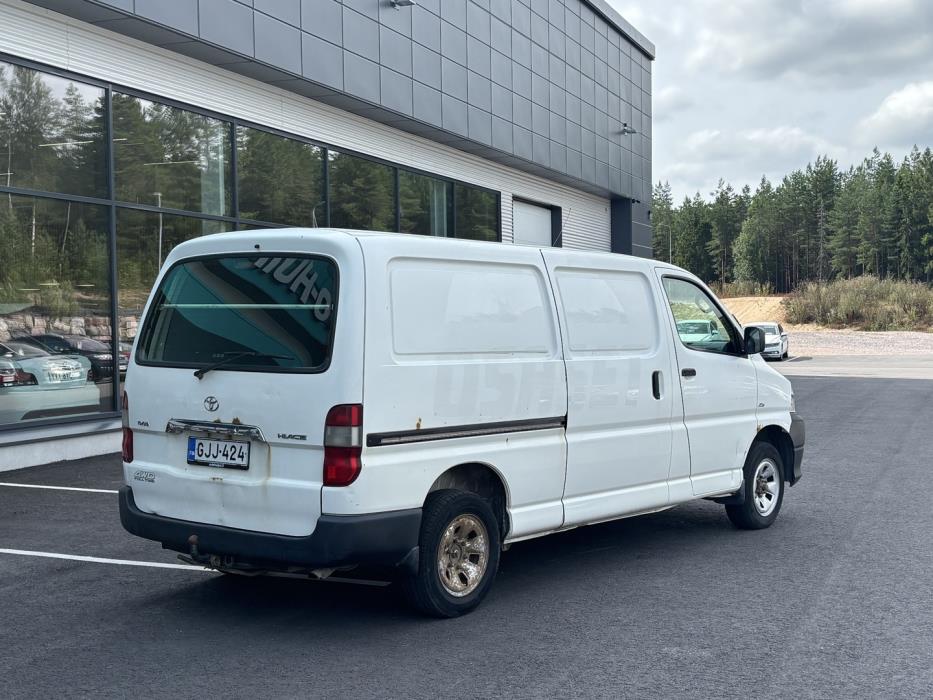 TOYOTA Hiace 2011