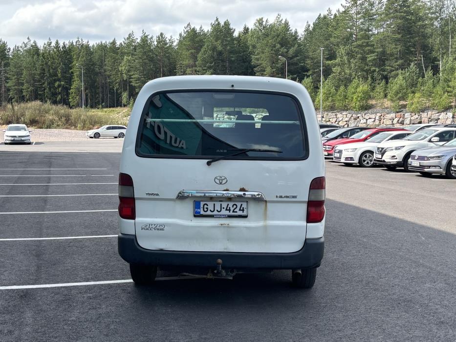 TOYOTA Hiace 2011